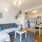 Flora Three Bedroom Apartment Near Beach
