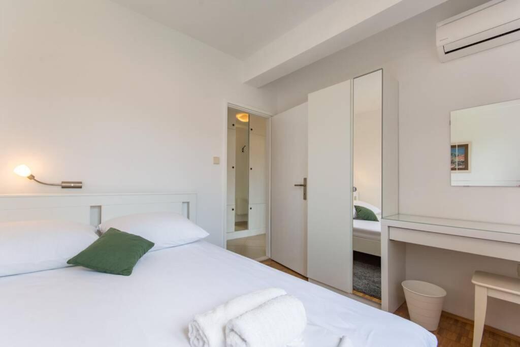 Apartment Flora Three Bedroom Near Dubrovnik