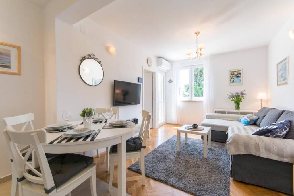 Flora Three Bedroom Near Apartamento