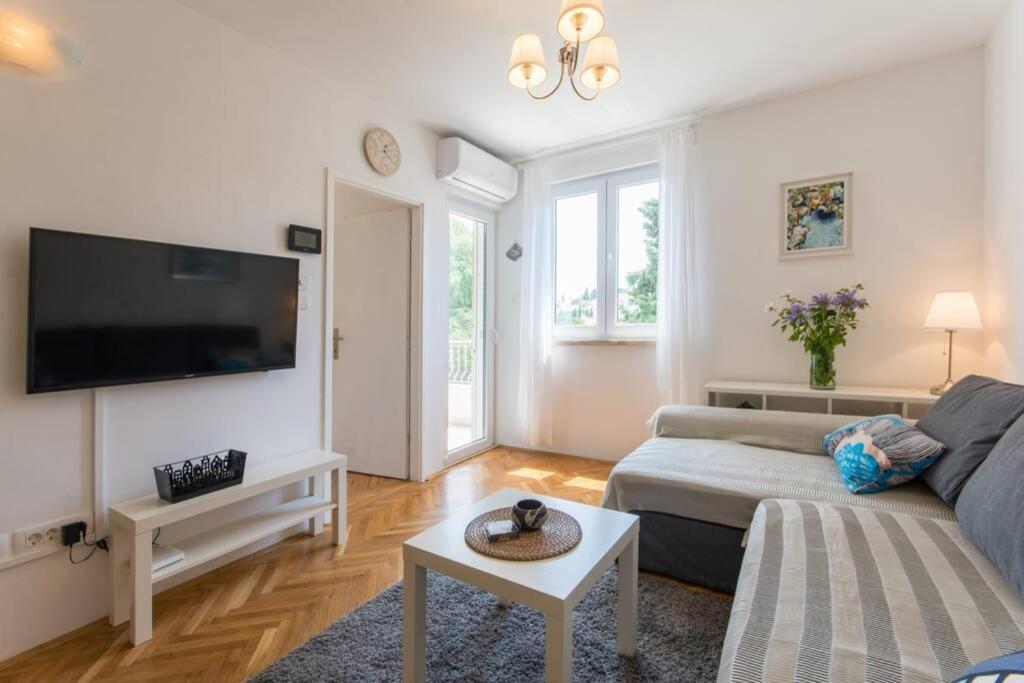 Flora Three Bedroom Near Apartamento