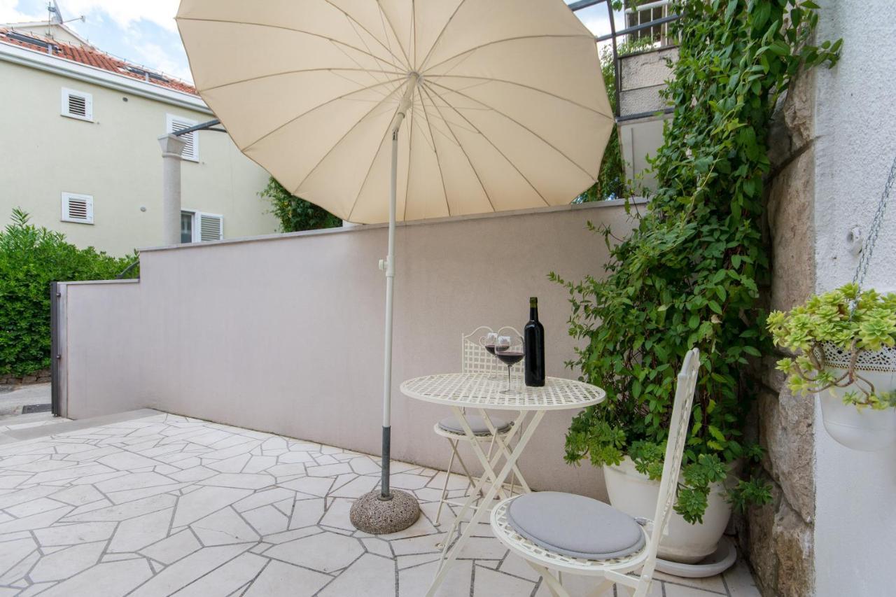 Flora Three Bedroom Near Apartment